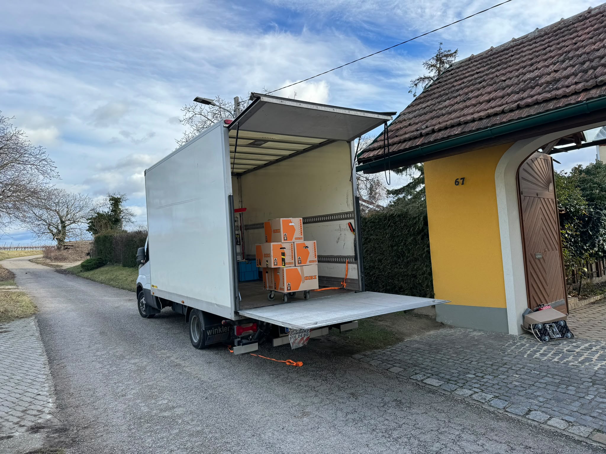 Umzugs-LKW von UmzugSM mit Hebebühne und Ausrüstung